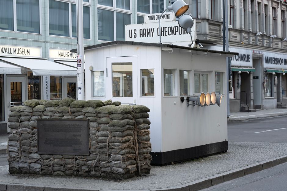 Eyewitness Accounts of the Fall of the Berlin Wall
